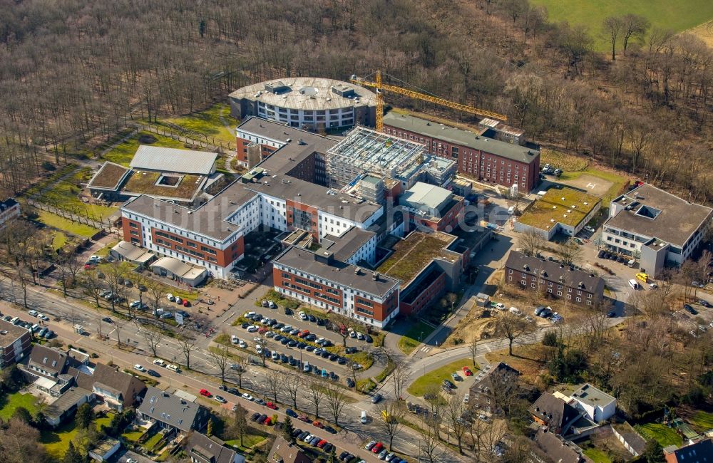 Bottrop von oben - Klinikgelände des Krankenhauses Knappschaftskrankenhaus mit neuem OP-Trakt in Bottrop im Bundesland Nordrhein-Westfalen