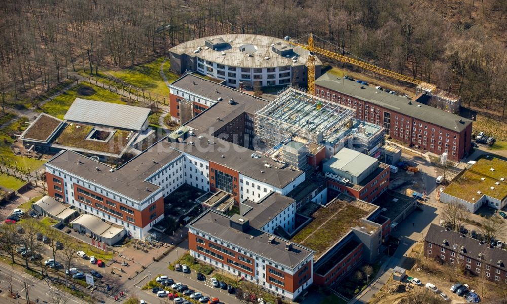 Bottrop aus der Vogelperspektive: Klinikgelände des Krankenhauses Knappschaftskrankenhaus mit neuem OP-Trakt in Bottrop im Bundesland Nordrhein-Westfalen