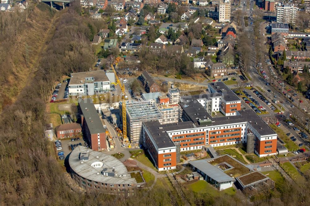 Luftaufnahme Bottrop - Klinikgelände des Krankenhauses Knappschaftskrankenhaus mit neuem OP-Trakt in Bottrop im Bundesland Nordrhein-Westfalen