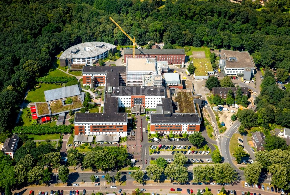 Bottrop von oben - Klinikgelände des Krankenhauses Knappschaftskrankenhaus mit neuem OP-Trakt in Bottrop im Bundesland Nordrhein-Westfalen