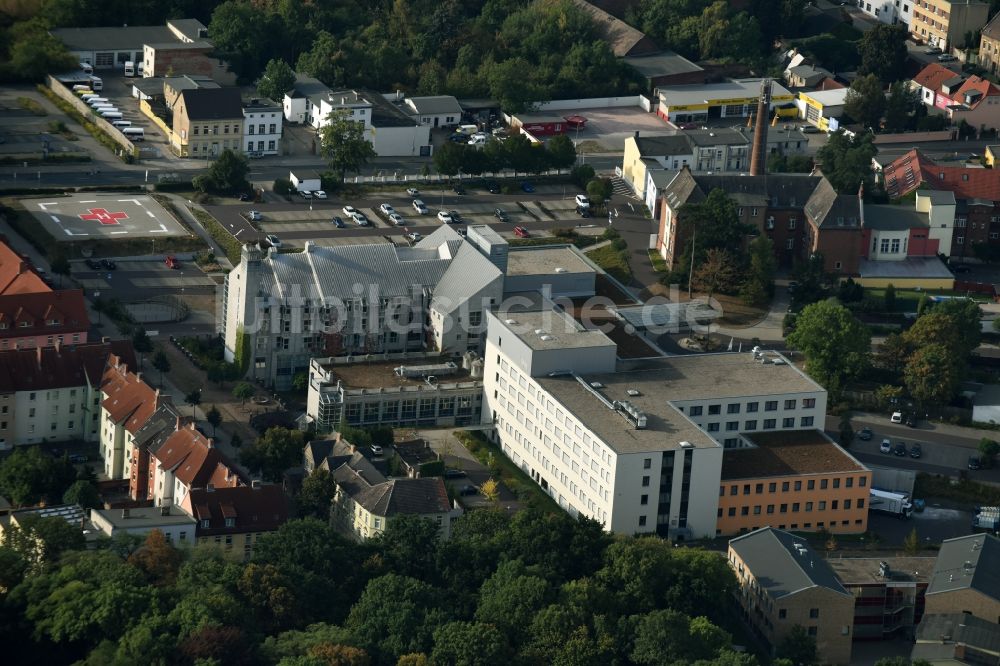 Köthen (Anhalt) aus der Vogelperspektive: Klinikgelände des Krankenhauses Krankenhaus Köthen in Köthen (Anhalt) im Bundesland Sachsen-Anhalt