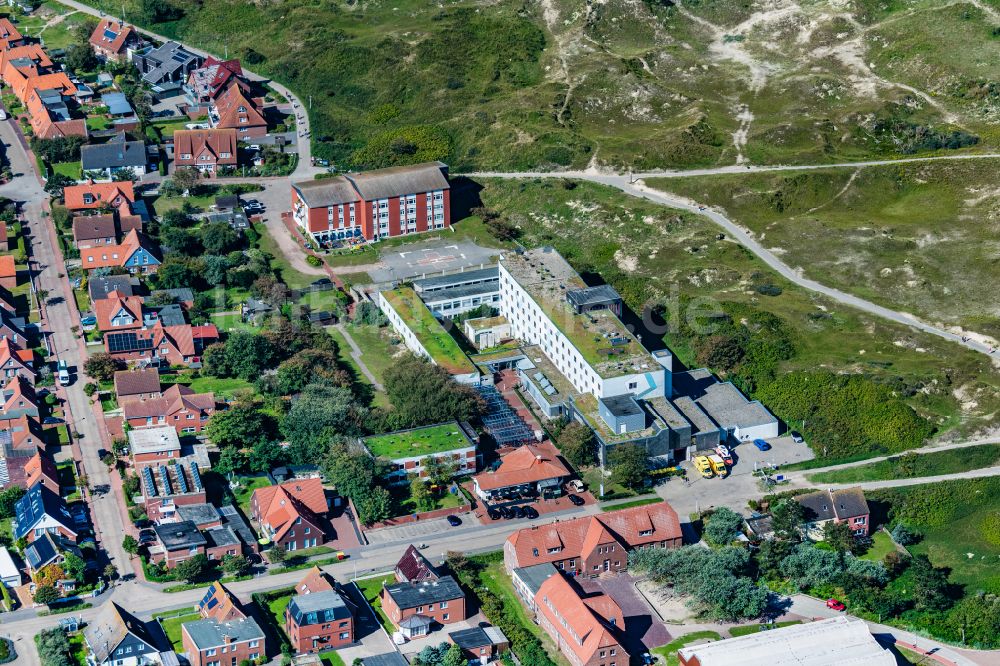 Luftaufnahme Norderney - Klinikgelände des Krankenhauses Krankenhaus Norderney in Norderney im Bundesland Niedersachsen, Deutschland