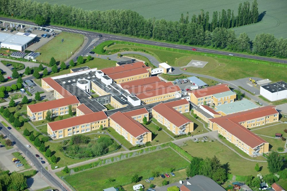 Perleberg von oben - Klinikgelände des Krankenhauses - Kreiskrankenhaus Prignitz in Perleberg im Bundesland Brandenburg