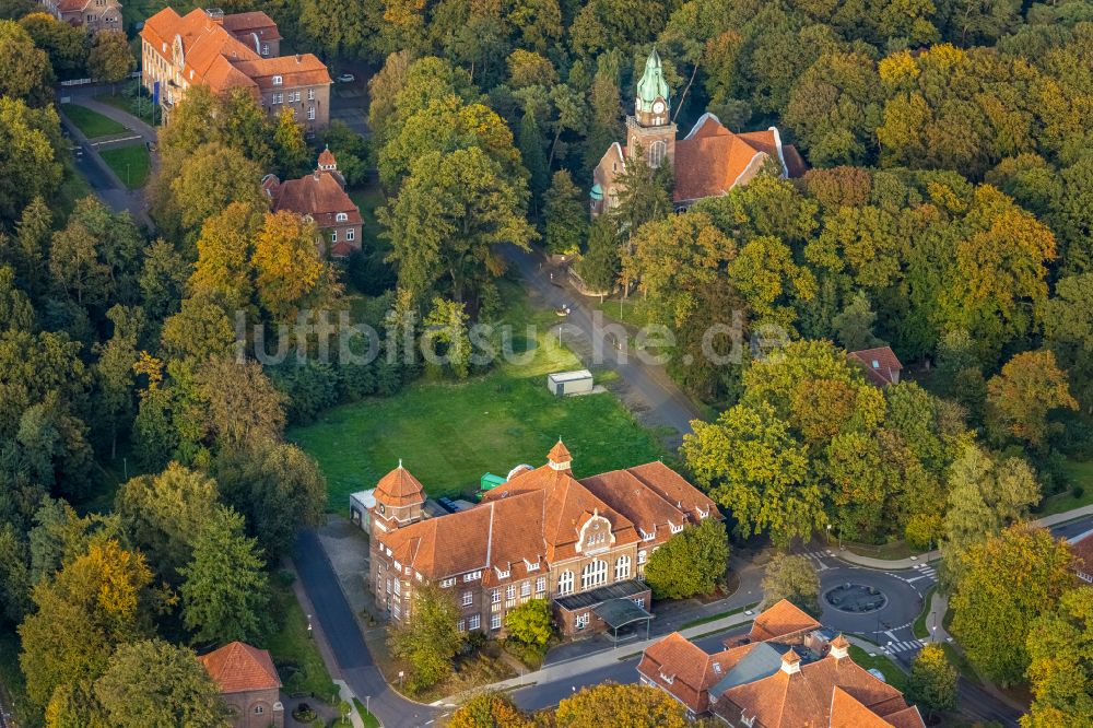 Bedburg-Hau von oben - Klinikgelände des Krankenhauses LVR-Klinik Bedburg-Hau an der Bahnstraße in Bedburg-Hau im Bundesland Nordrhein-Westfalen, Deutschland