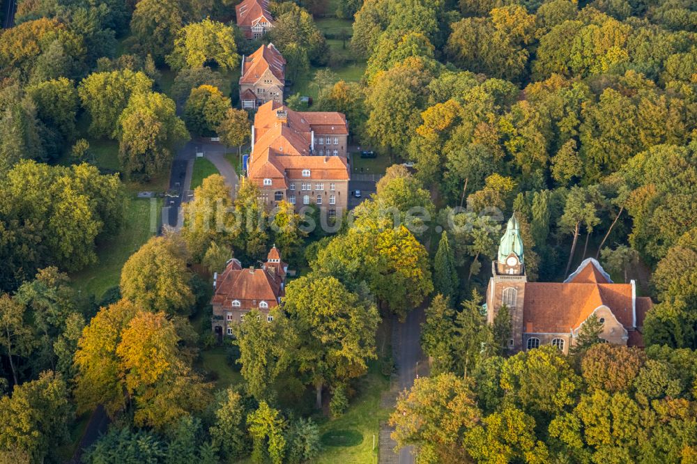 Luftbild Bedburg-Hau - Klinikgelände des Krankenhauses LVR-Klinik Bedburg-Hau an der Bahnstraße in Bedburg-Hau im Bundesland Nordrhein-Westfalen, Deutschland