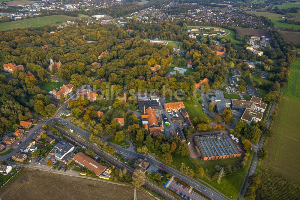 Luftbild Bedburg-Hau - Klinikgelände des Krankenhauses LVR-Klinik Bedburg-Hau an der Bahnstraße in Bedburg-Hau im Bundesland Nordrhein-Westfalen, Deutschland