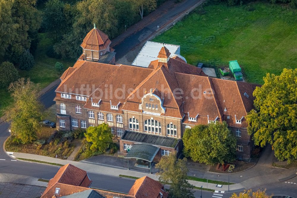 Bedburg-Hau von oben - Klinikgelände des Krankenhauses LVR-Klinik Bedburg-Hau an der Bahnstraße in Bedburg-Hau im Bundesland Nordrhein-Westfalen, Deutschland