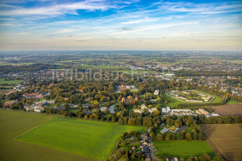 Bedburg-Hau von oben - Klinikgelände des Krankenhauses der LVR-Klinik Bedburg-Hau in Bedburg-Hau im Bundesland Nordrhein-Westfalen, Deutschland