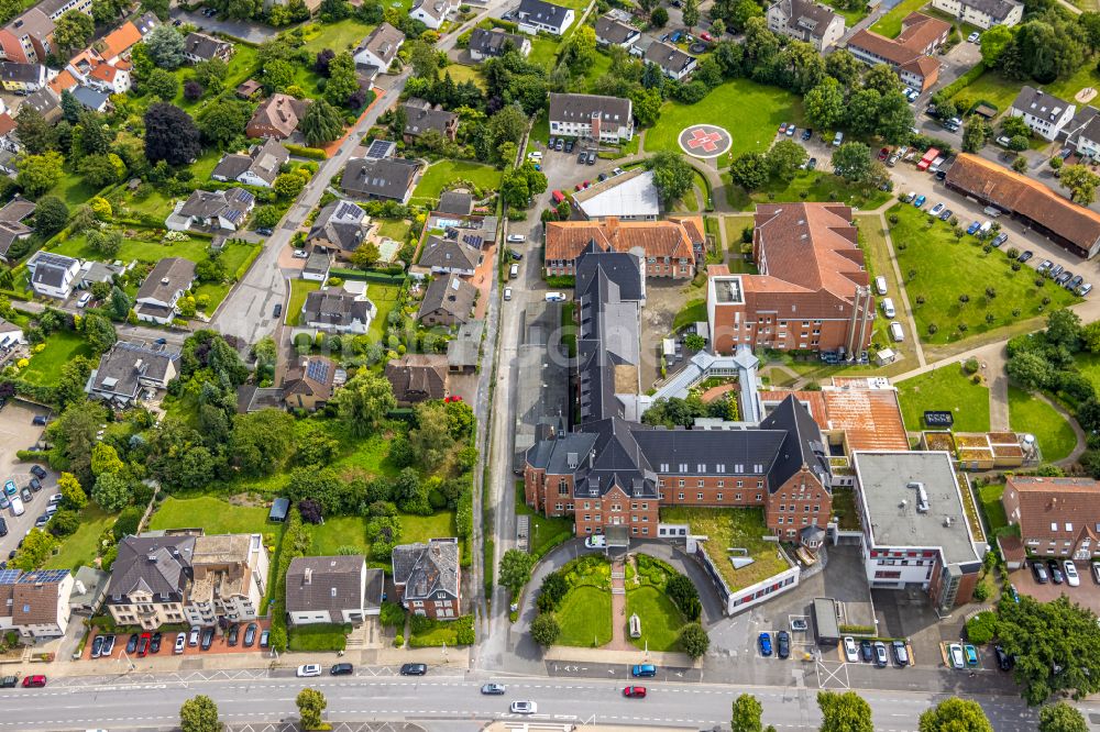 Werl von oben - Klinikgelände des Krankenhauses Mariannen-Hospital Werl gGmbH in Werl im Bundesland Nordrhein-Westfalen, Deutschland