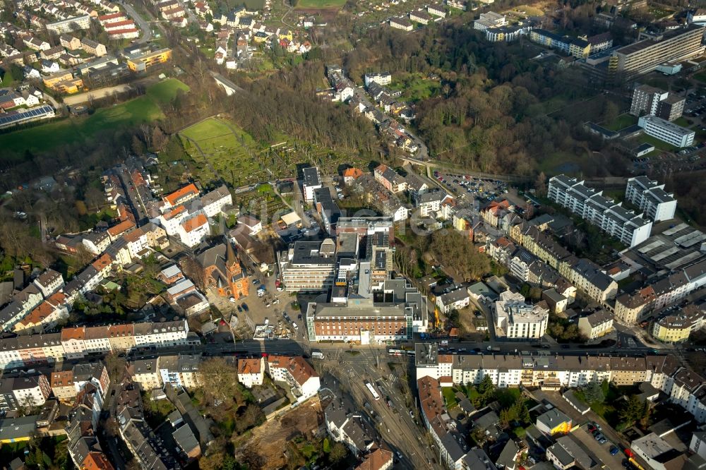 Luftaufnahme Witten - Klinikgelände des Krankenhauses Marienhospital, Marienkirche und Wohnhäuser in Witten im Bundesland Nordrhein-Westfalen