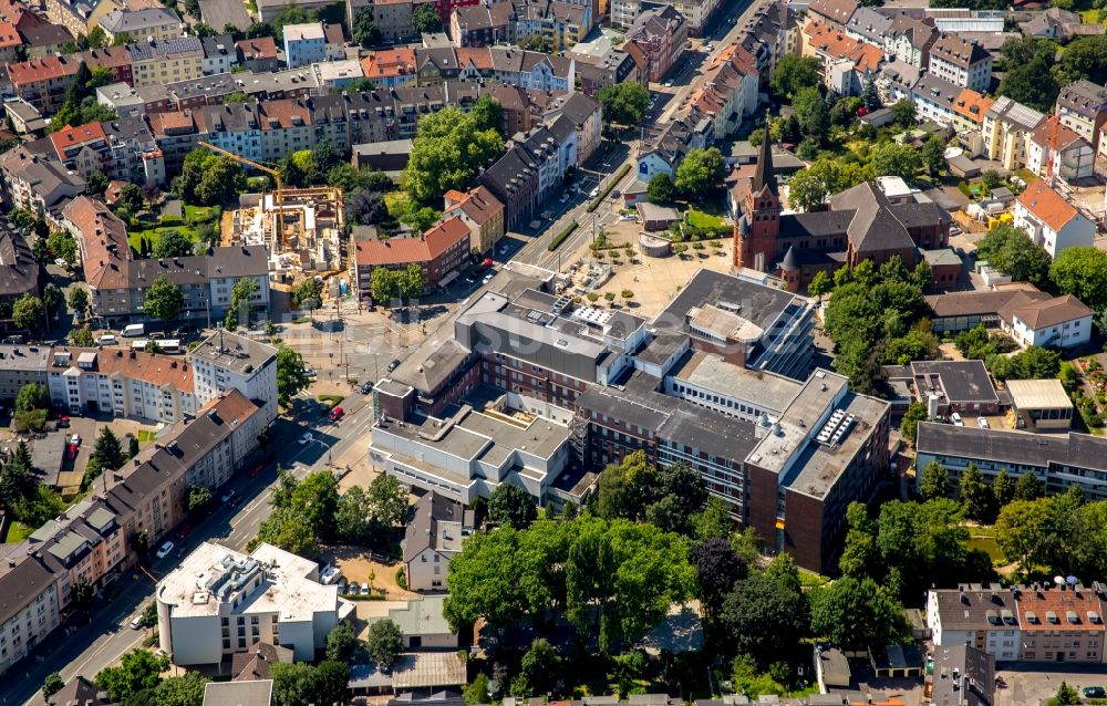 Witten von oben - Klinikgelände des Krankenhauses Marienhospital, Marienkirche und Wohnhäuser in Witten im Bundesland Nordrhein-Westfalen