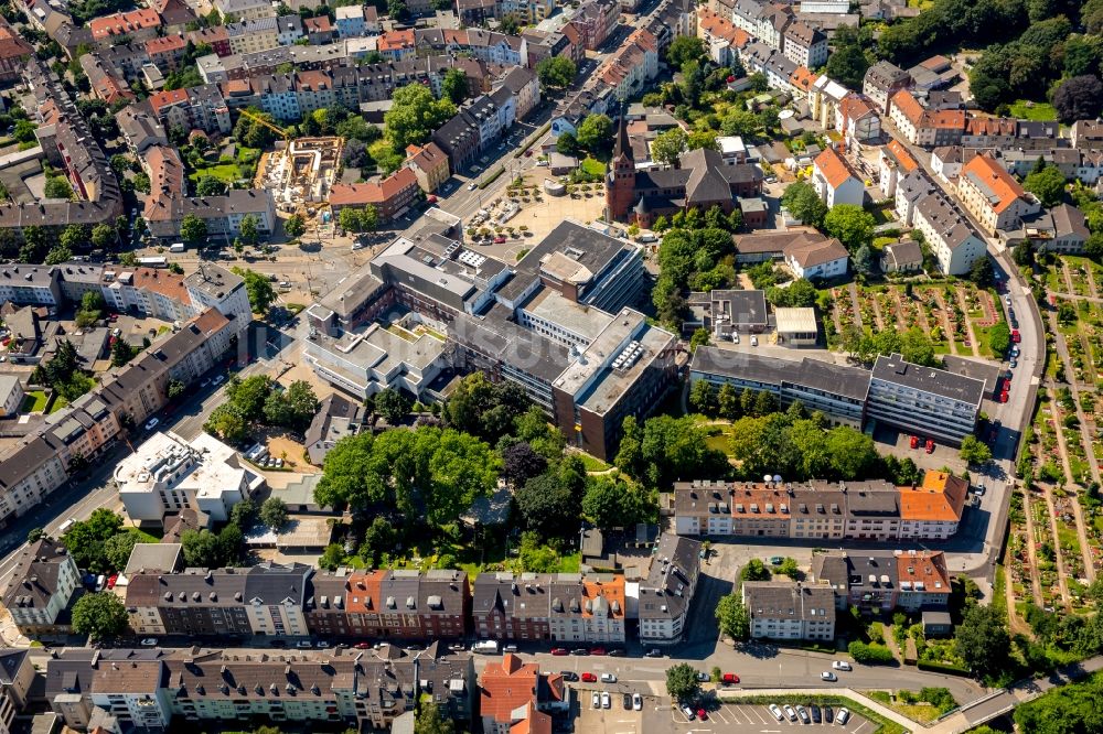 Witten aus der Vogelperspektive: Klinikgelände des Krankenhauses Marienhospital, Marienkirche und Wohnhäuser in Witten im Bundesland Nordrhein-Westfalen