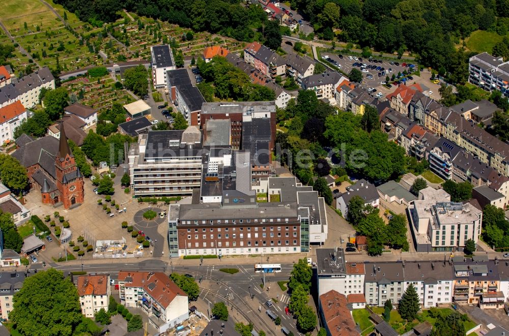 Witten aus der Vogelperspektive: Klinikgelände des Krankenhauses Marienhospital am Marienplatz mit der Marienkirche in Witten im Bundesland Nordrhein-Westfalen