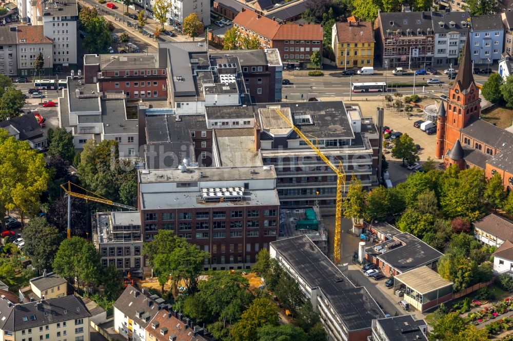 Witten von oben - Klinikgelände des Krankenhauses Marienhospital am Marienplatz mit der Marienkirche in Witten im Bundesland Nordrhein-Westfalen