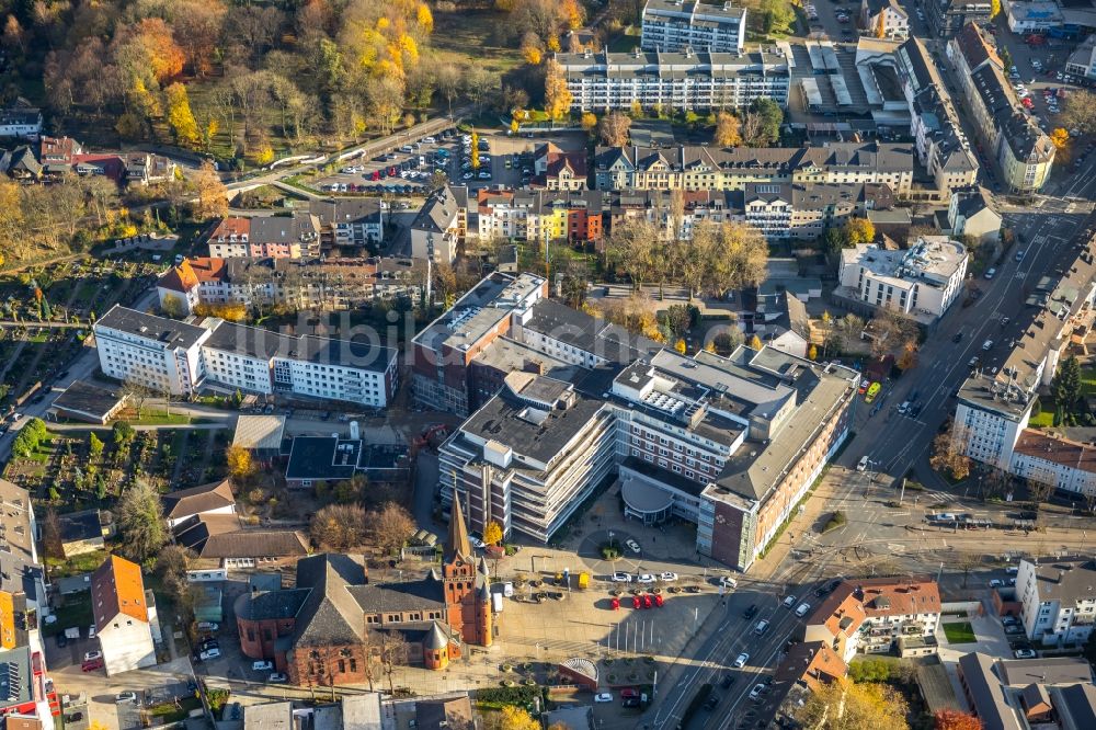 Luftaufnahme Witten - Klinikgelände des Krankenhauses Marienhospital am Marienplatz mit der Marienkirche in Witten im Bundesland Nordrhein-Westfalen