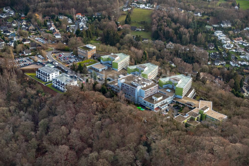 Essen von oben - Klinikgelände des Krankenhauses MediClin Fachklinik Rhein/Ruhr Auf der Rötsch im Ortsteil Werden in Essen im Bundesland Nordrhein-Westfalen, Deutschland