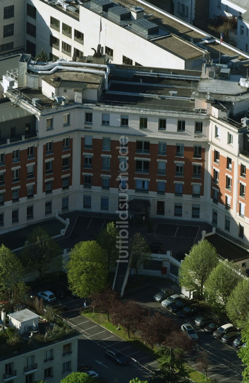 Neuilly-sur-Seine von oben - Klinikgelände des Krankenhauses ORTHOPTISTE - Hôpital américain de Paris am Boulevard Victor Hugo in Neuilly-sur-Seine in Ile-de-France, Frankreich