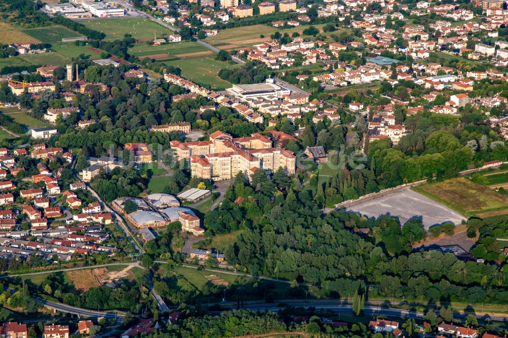 Gorizia aus der Vogelperspektive: Klinikgelände des Krankenhauses Ospedale Civile in Gorizia in Friuli-Venezia Giulia, Italien