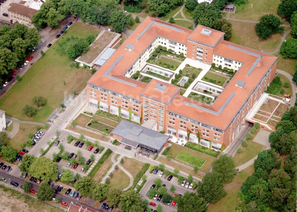 Luftbild Berlin - Klinikgelände des Krankenhauses Park-Klinik Weißensee im Ortsteil Weißensee in Berlin, Deutschland