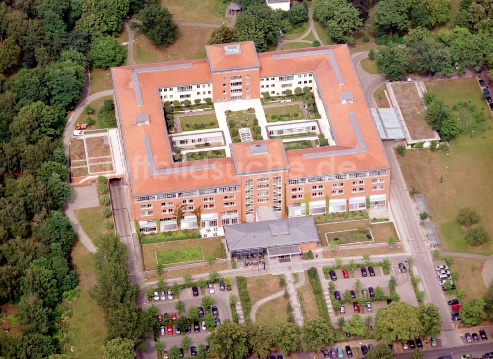 Luftbild Berlin - Klinikgelände des Krankenhauses Park-Klinik Weißensee im Ortsteil Weißensee in Berlin, Deutschland