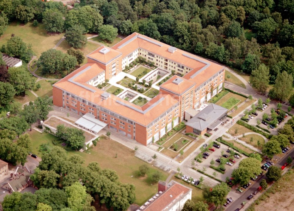 Berlin aus der Vogelperspektive: Klinikgelände des Krankenhauses Park-Klinik Weißensee im Ortsteil Weißensee in Berlin, Deutschland