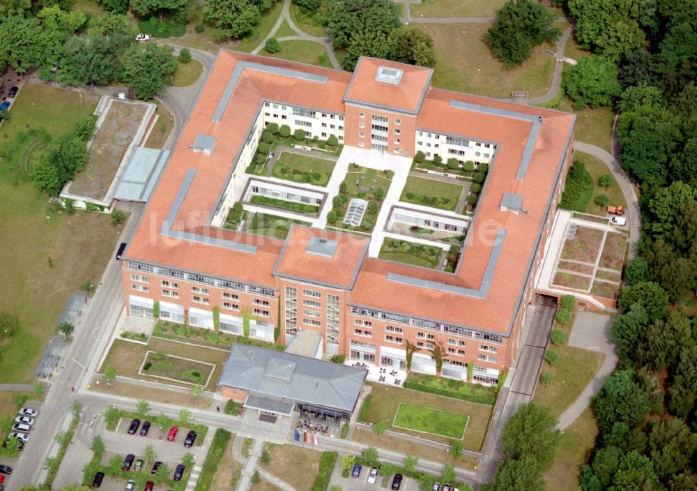 Luftbild Berlin - Klinikgelände des Krankenhauses Park-Klinik Weißensee im Ortsteil Weißensee in Berlin, Deutschland