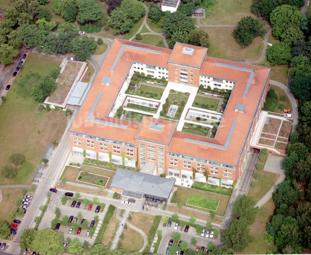 Berlin aus der Vogelperspektive: Klinikgelände des Krankenhauses Park-Klinik Weißensee im Ortsteil Weißensee in Berlin, Deutschland