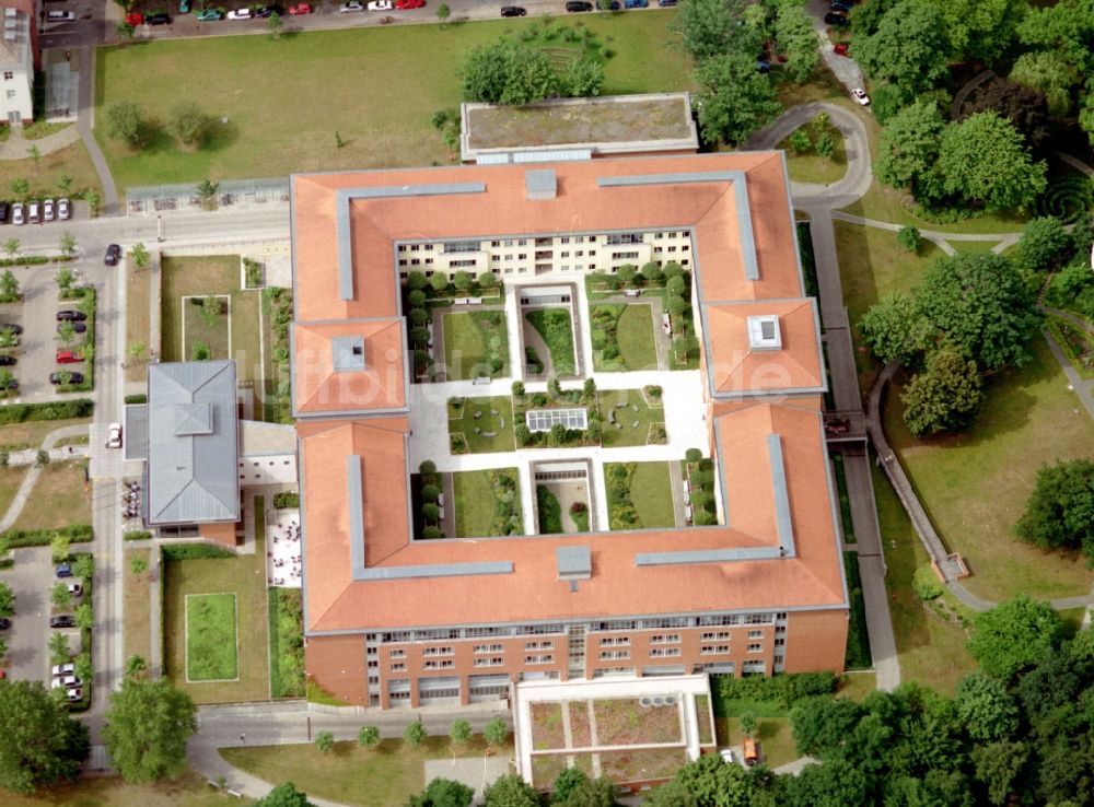 Luftbild Berlin - Klinikgelände des Krankenhauses Park-Klinik Weißensee im Ortsteil Weißensee in Berlin, Deutschland