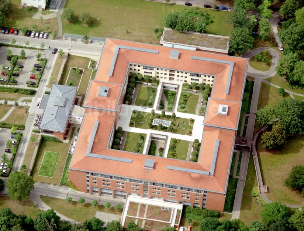 Luftaufnahme Berlin - Klinikgelände des Krankenhauses Park-Klinik Weißensee im Ortsteil Weißensee in Berlin, Deutschland