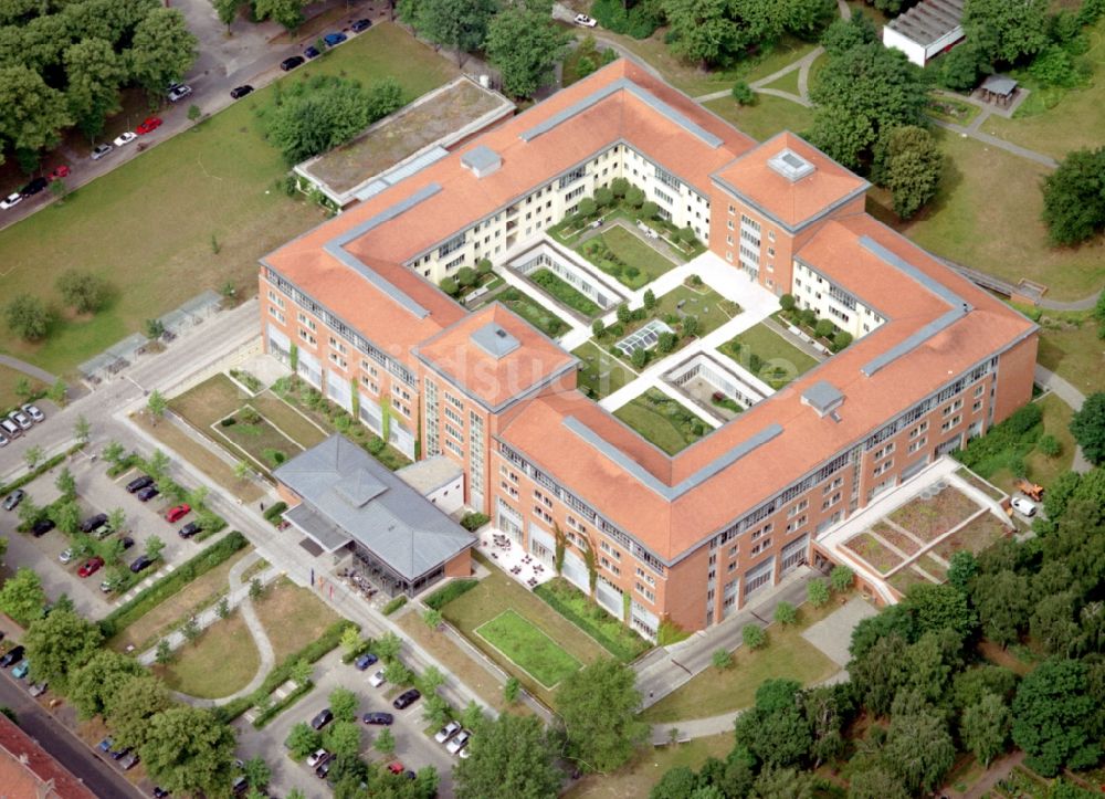 Berlin aus der Vogelperspektive: Klinikgelände des Krankenhauses Park-Klinik Weißensee im Ortsteil Weißensee in Berlin, Deutschland