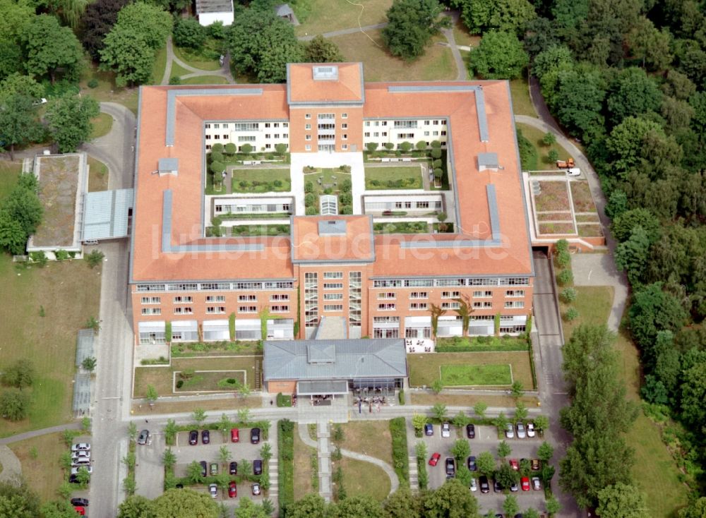 Luftaufnahme Berlin - Klinikgelände des Krankenhauses Park-Klinik Weißensee im Ortsteil Weißensee in Berlin, Deutschland