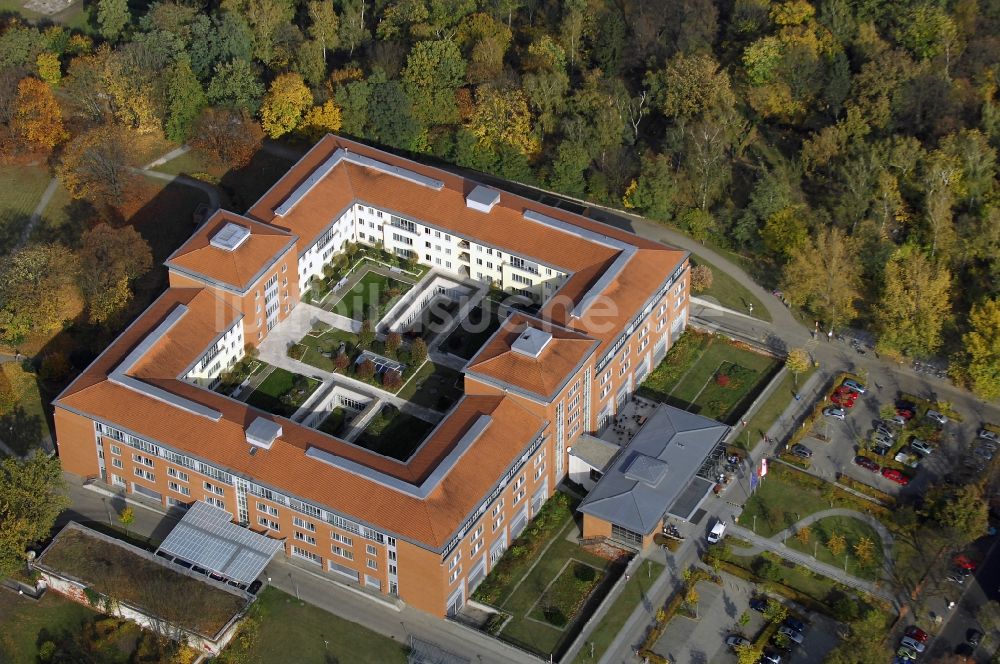 Luftaufnahme Berlin - Klinikgelände des Krankenhauses Park-Klinik Weißensee im Ortsteil Weißensee in Berlin, Deutschland