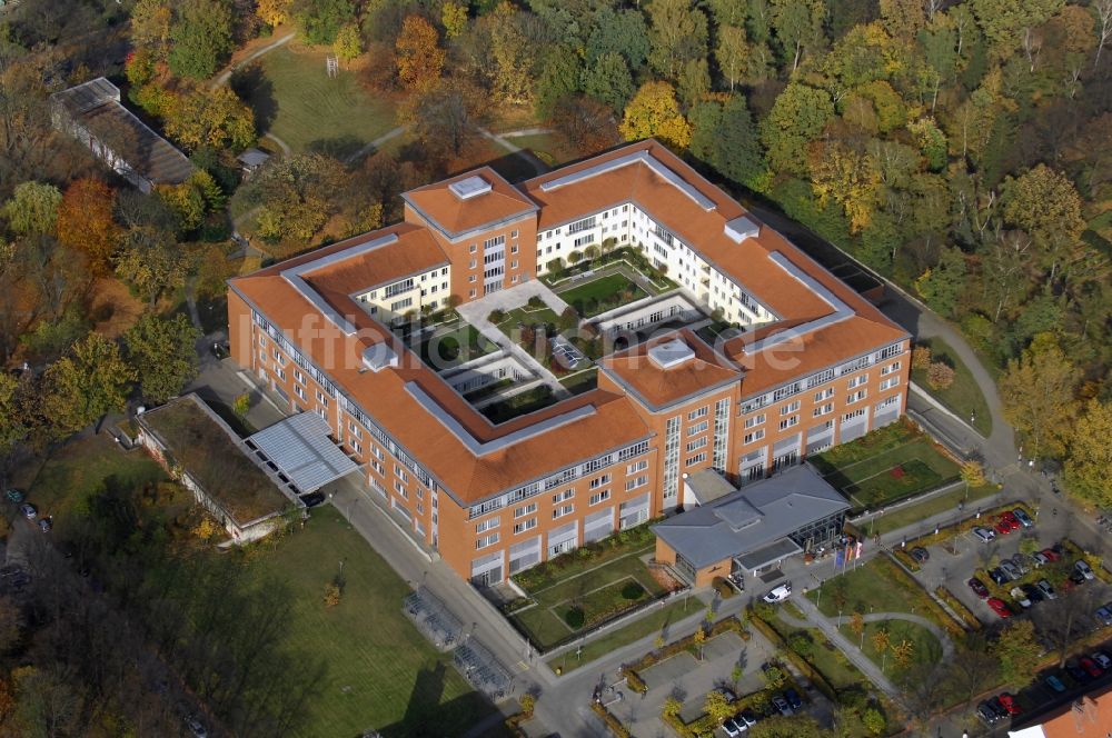 Luftaufnahme Berlin - Klinikgelände des Krankenhauses Park-Klinik Weißensee im Ortsteil Weißensee in Berlin, Deutschland