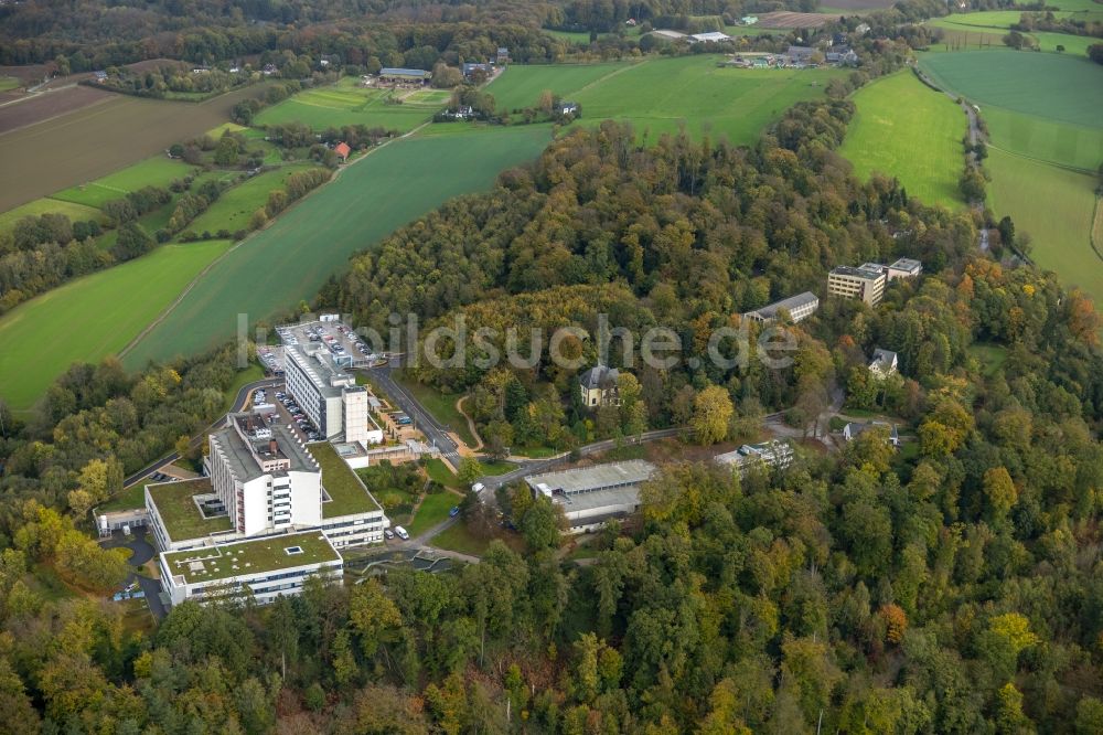 Essen von oben - Klinikgelände des Krankenhauses Ruhrlandklinik im Ortsteil Werden in Essen im Bundesland Nordrhein-Westfalen, Deutschland