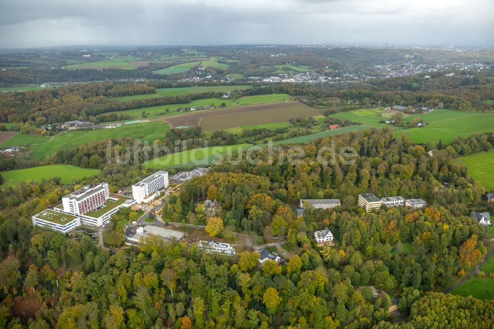 Luftaufnahme Essen - Klinikgelände des Krankenhauses Ruhrlandklinik im Ortsteil Werden in Essen im Bundesland Nordrhein-Westfalen, Deutschland