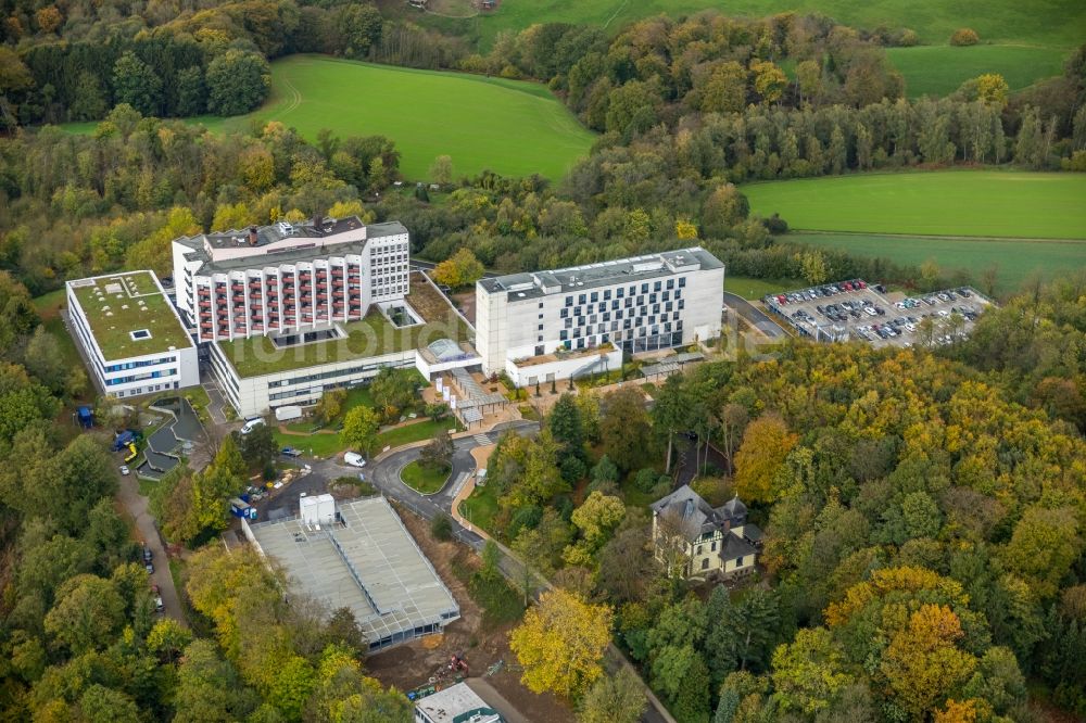 Essen von oben - Klinikgelände des Krankenhauses Ruhrlandklinik im Ortsteil Werden in Essen im Bundesland Nordrhein-Westfalen, Deutschland