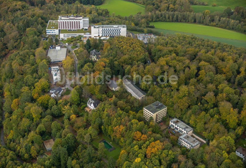 Luftaufnahme Essen - Klinikgelände des Krankenhauses Ruhrlandklinik im Ortsteil Werden in Essen im Bundesland Nordrhein-Westfalen, Deutschland