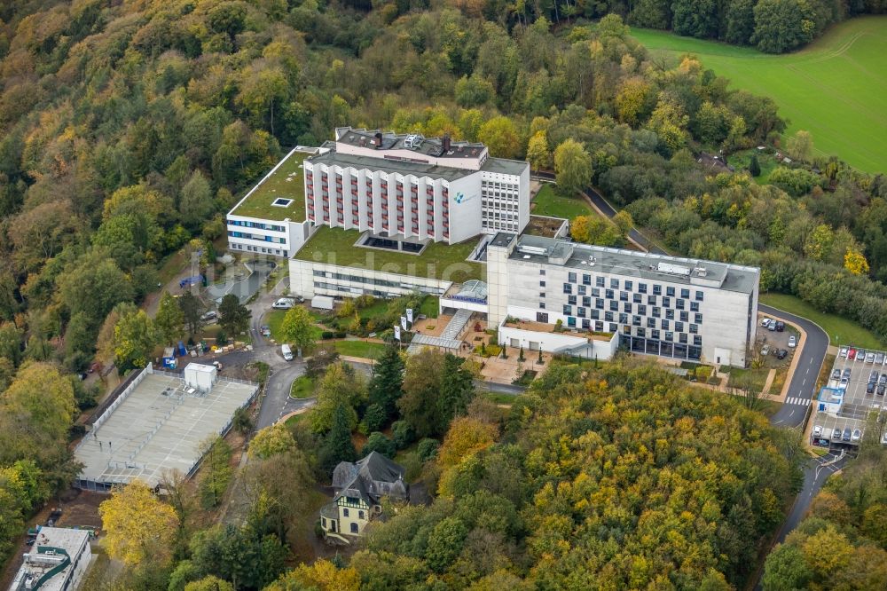 Essen von oben - Klinikgelände des Krankenhauses Ruhrlandklinik im Ortsteil Werden in Essen im Bundesland Nordrhein-Westfalen, Deutschland