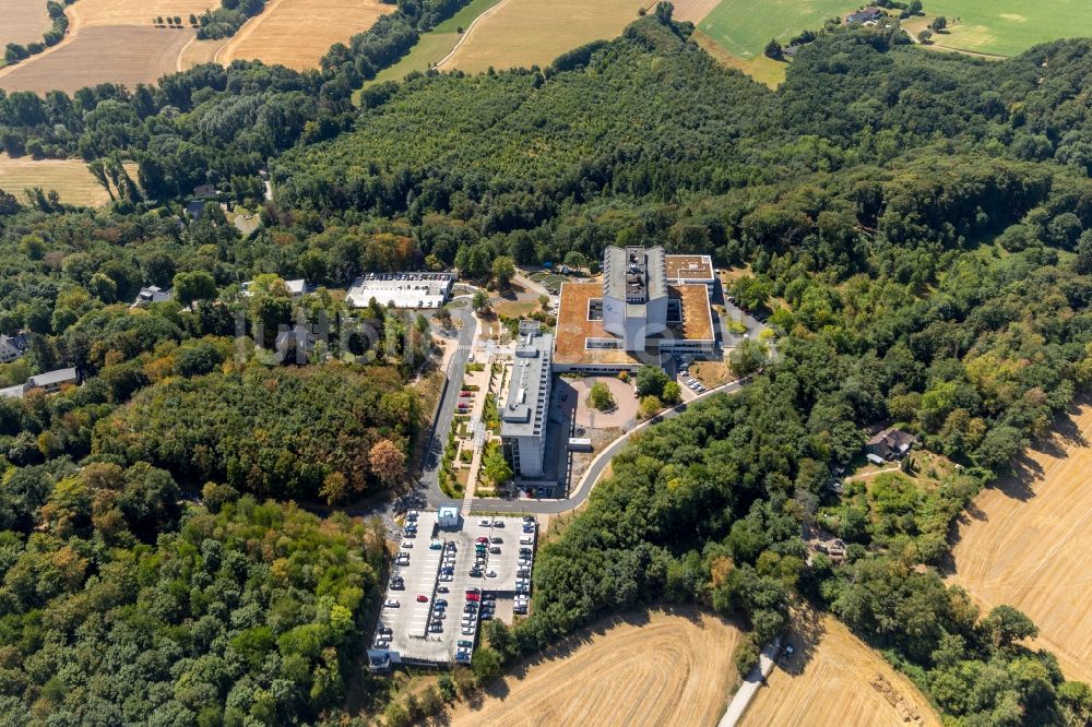 Luftaufnahme Essen - Klinikgelände des Krankenhauses Ruhrlandklinik am Tüschener Weg im Ortsteil Werden in Essen im Bundesland Nordrhein-Westfalen, Deutschland