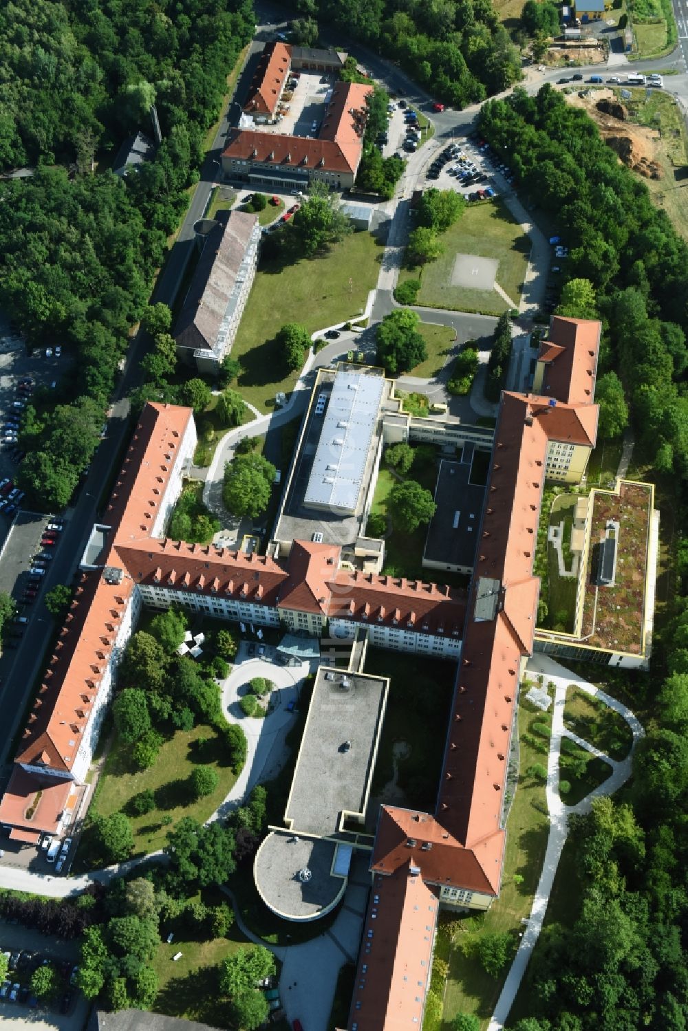 Borna von oben - Klinikgelände des Krankenhauses Sana Klinikum Borna an der Rudolf-Virchow-Straße in Borna im Bundesland Sachsen