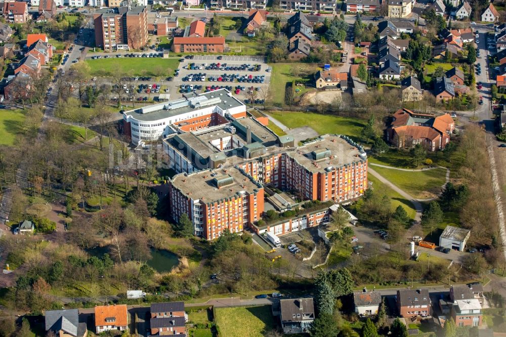 Luftaufnahme Dorsten - Klinikgelände des Krankenhauses Sankt Elisabeth-Krankenhaus Dorsten im Ortsteil Hardt in Dorsten im Bundesland Nordrhein-Westfalen, Deutschland