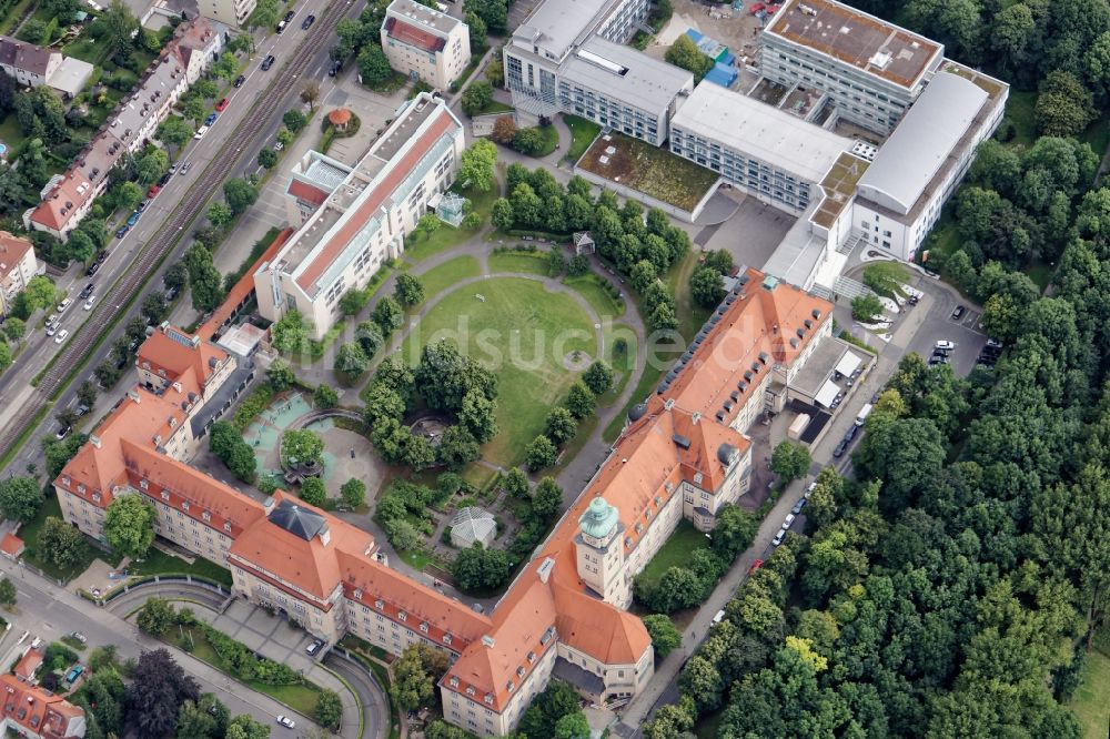 München von oben - Klinikgelände des Krankenhauses Schön Klinik Harlaching Zentrum für Knie-, Hüft- und Schulterchirurgie