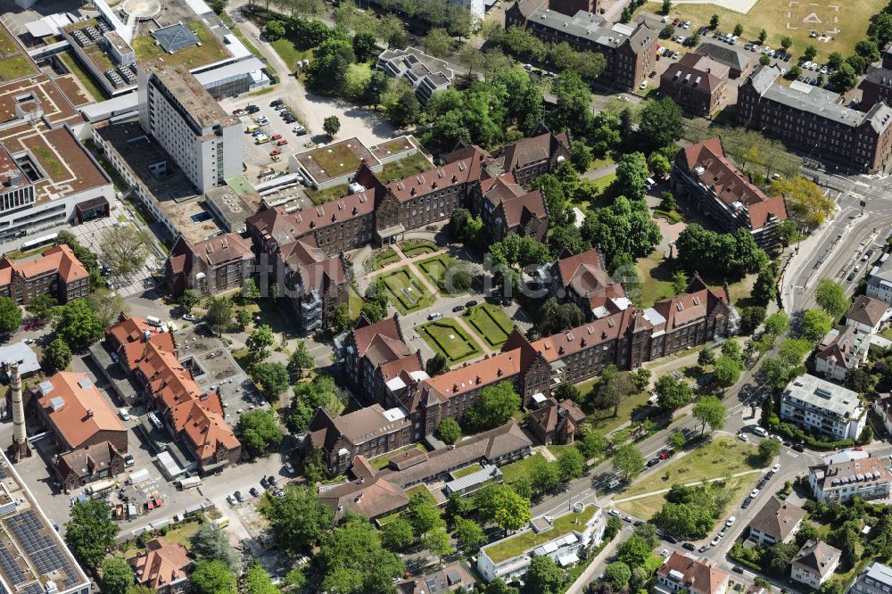 Karlsruhe aus der Vogelperspektive: Klinikgelände des Krankenhauses Städtisches Klinikum in Karlsruhe im Bundesland Baden-Württemberg, Deutschland