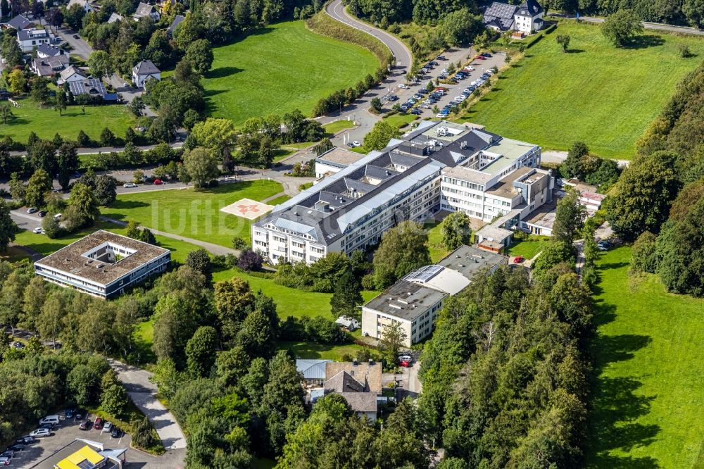 Brilon von oben - Klinikgelände des Krankenhauses Städtisches Krankenhaus Maria-Hilf im Gesundheitspark Brilon in Brilon im Bundesland Nordrhein-Westfalen, Deutschland