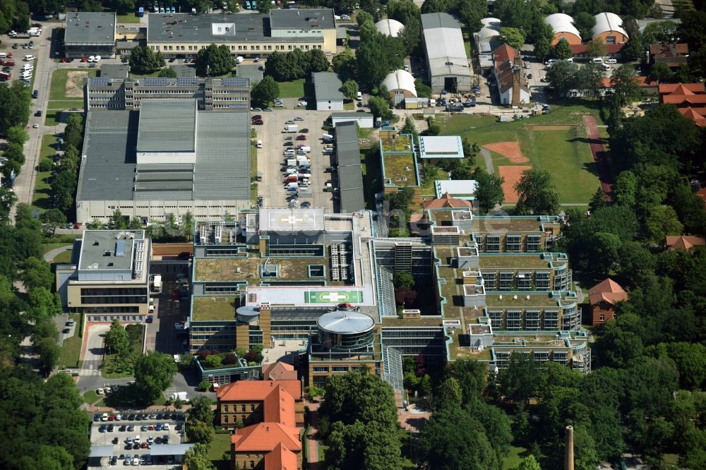 Berlin von oben - Klinikgelände des Krankenhauses Unfallkrankenhaus Berlin Warener Straße im Stadtteil Marzahn in Berlin