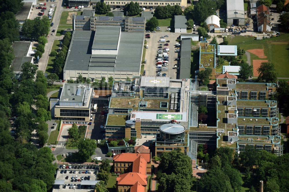 Berlin aus der Vogelperspektive: Klinikgelände des Krankenhauses Unfallkrankenhaus Berlin Warener Straße im Stadtteil Marzahn in Berlin