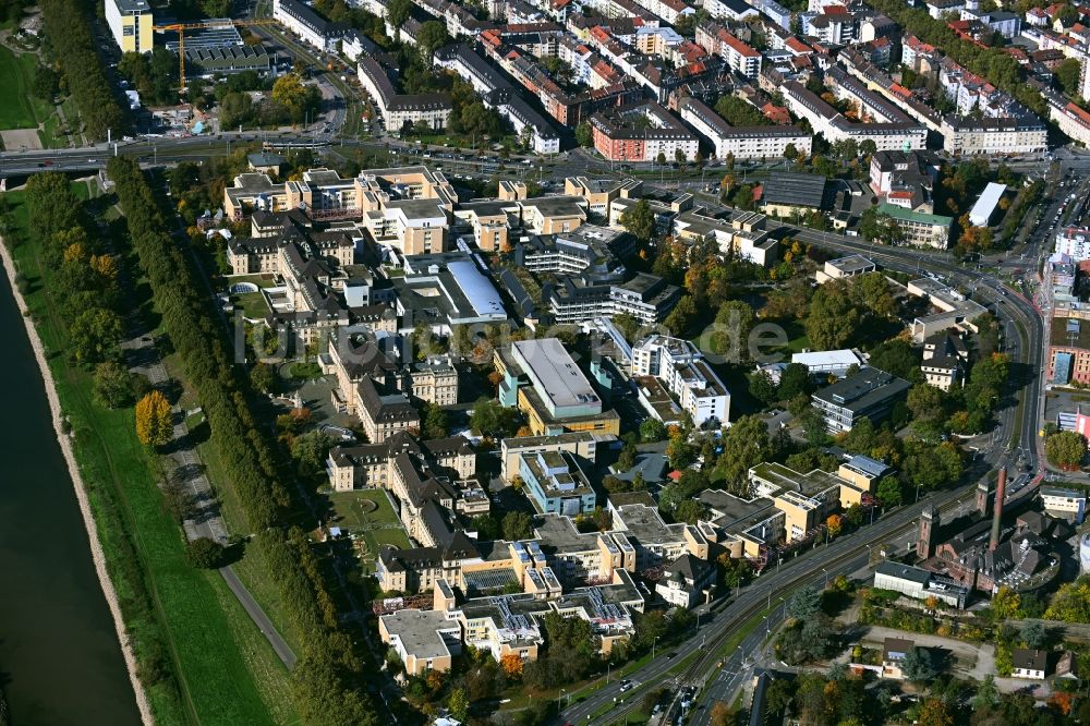 Luftaufnahme Mannheim - Klinikgelände des Krankenhauses der Universitätsklinik und dem Klinikum Mannheim am Ufer des Neckar in Mannheim im Bundesland Baden-Württemberg, Deutschland