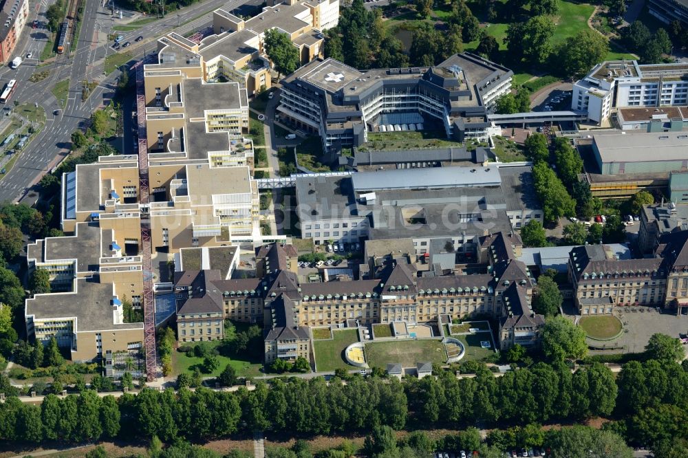 Mannheim von oben - Klinikgelände des Krankenhauses der Universitätsklinik - Universitätsmedizin in Mannheim im Bundesland Baden-Württemberg