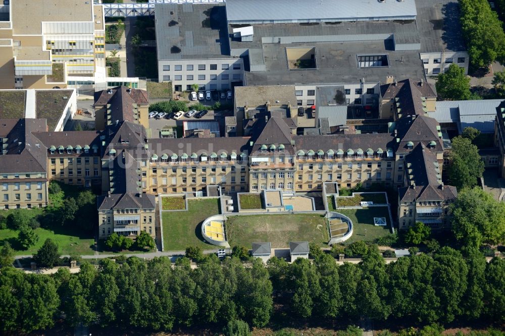 Mannheim aus der Vogelperspektive: Klinikgelände des Krankenhauses der Universitätsklinik - Universitätsmedizin in Mannheim im Bundesland Baden-Württemberg