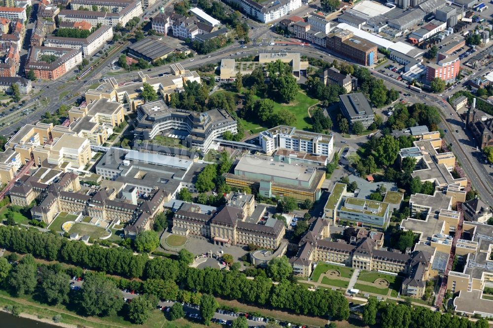 Luftaufnahme Mannheim - Klinikgelände des Krankenhauses der Universitätsklinik - Universitätsmedizin in Mannheim im Bundesland Baden-Württemberg